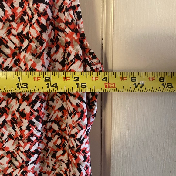 Le Suit Women's Sleeveless Ruched V-neck Blouse (PM, Watermelon Multi) - Picture 8 of 8